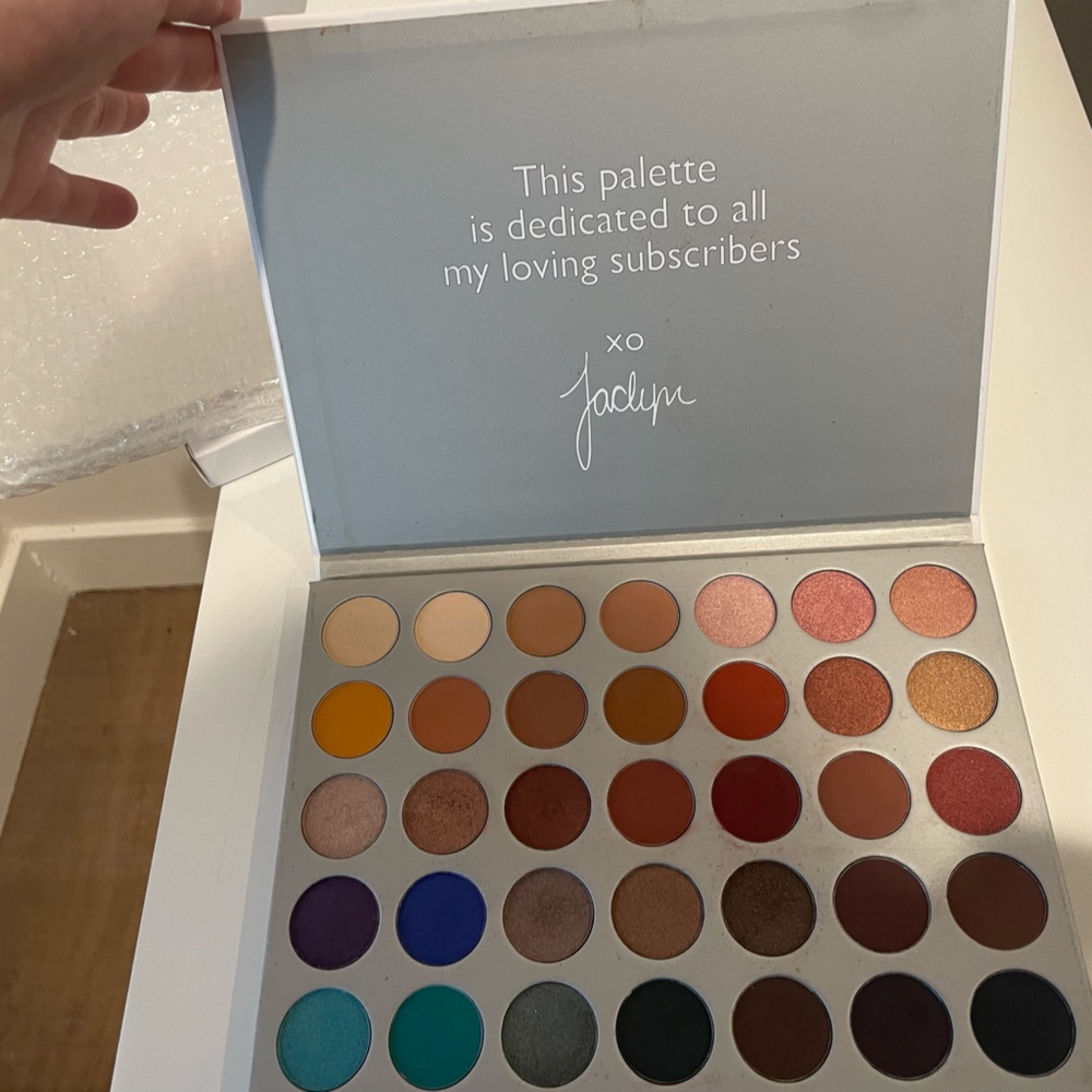 Jaclyn Hill Morphe eyeshadow palette